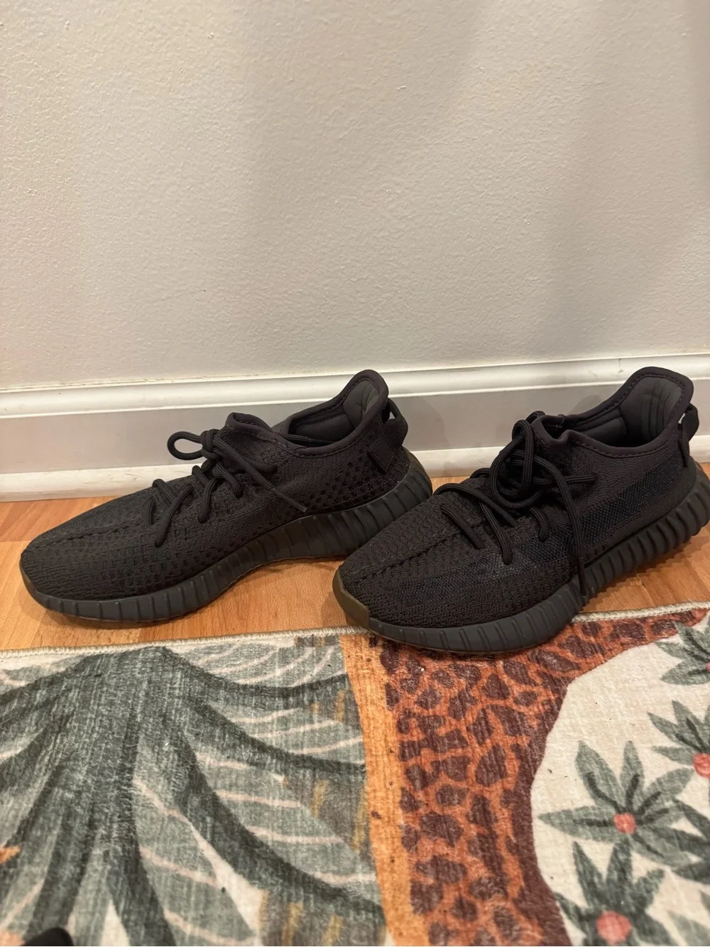 Yeezy 350 v2 Cinder